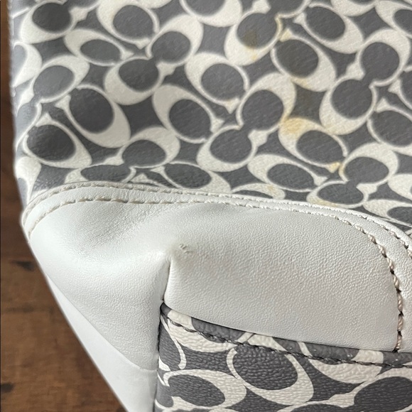 Coach Gray and White Shoulder Bag - Picture 3 of 10